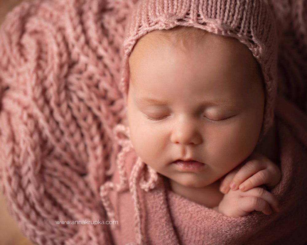 Best newborn props - blankets & bonnets